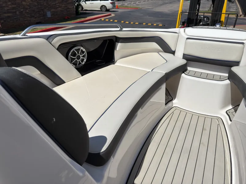 Slide: The Image of Interior of a 2020 Yamaha Boats 242S with seating area. - 24
