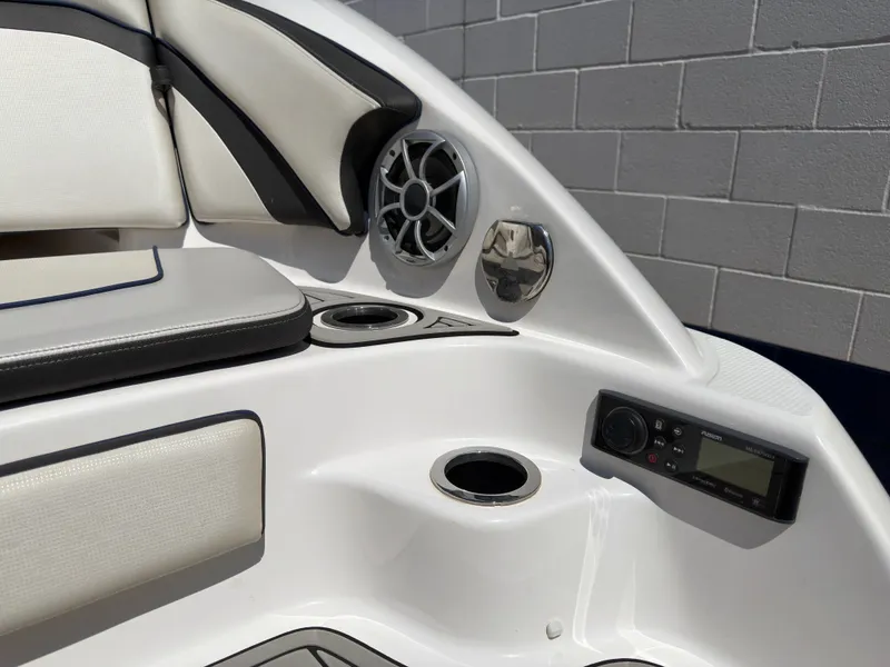 Slide: The Image of Yamaha Boats 242S 2020, speaker and controls in cockpit area. - 25