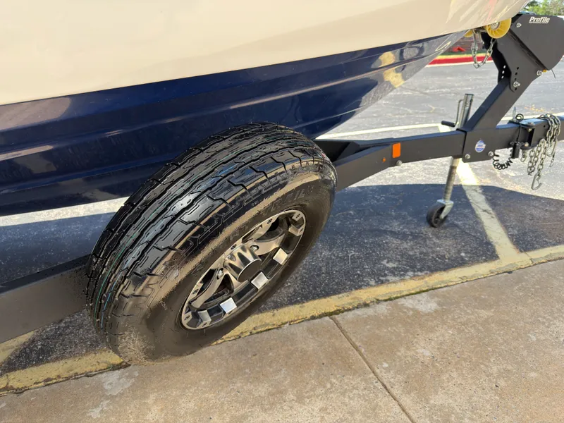 Slide: The Image of Yamaha Boats 242S 2020 on trailer with new tire. - 33