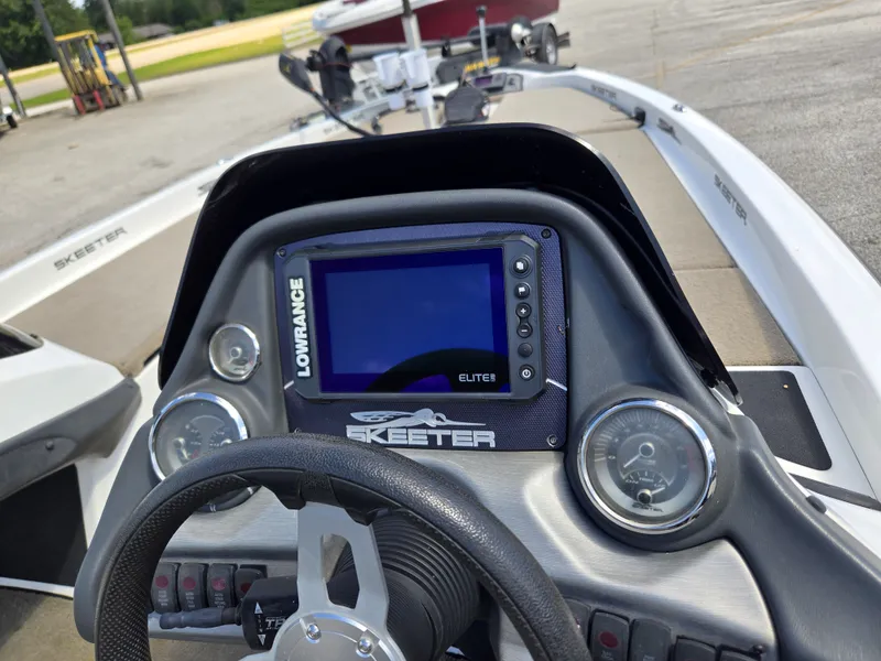 Slide: The Image of Skeeter ZX200 2015 - 12