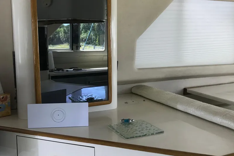 Slide: The Image of Interior of 1995 Sea Ray 550 Sedan Bridge with mirror and countertop details. - 15