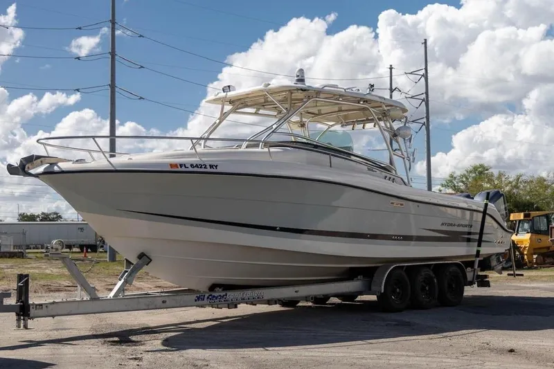 The Image of 2006 Hydra-Sports Vector 3300 VX on trailer, side view. - 0