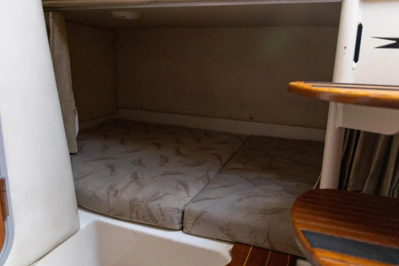 Slide: The Image of 2006 Hydra-Sports Vector 3300 VX cabin interior with cushioned sleeping area. - 24