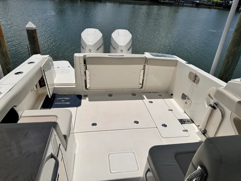Slide: The Image of Boston Whaler 280 VANTAGE 2022 - 7