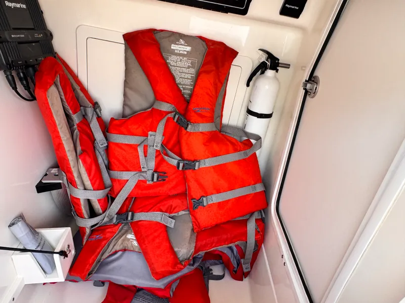 Slide: The Image of Boston Whaler 280 VANTAGE 2022 - 18
