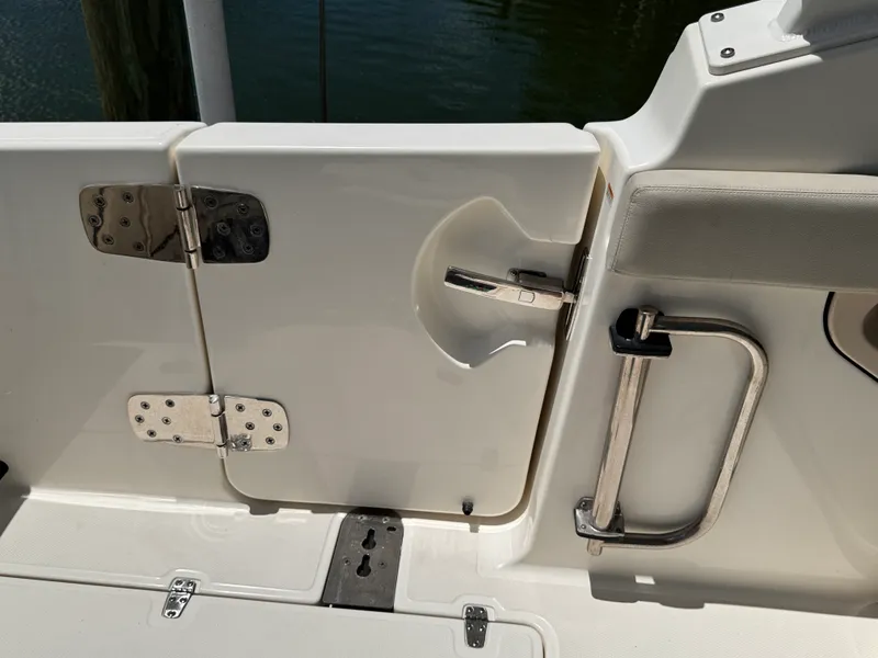 Slide: The Image of Boston Whaler 280 VANTAGE 2022 - 43