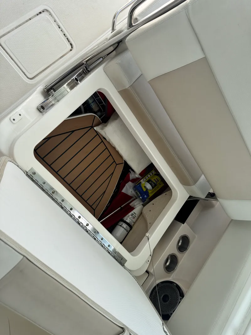 Slide: The Image of Boston Whaler 280 VANTAGE 2022 - 10