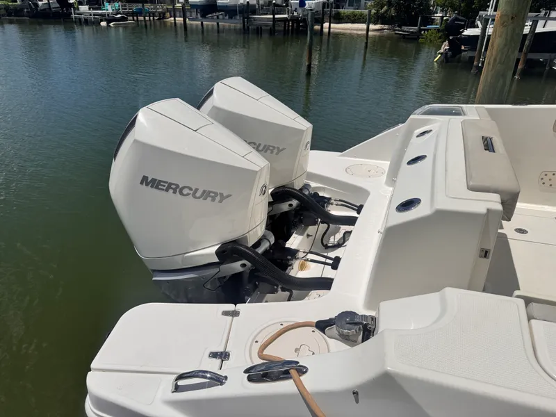 Slide: The Image of Boston Whaler 280 VANTAGE 2022 - 5