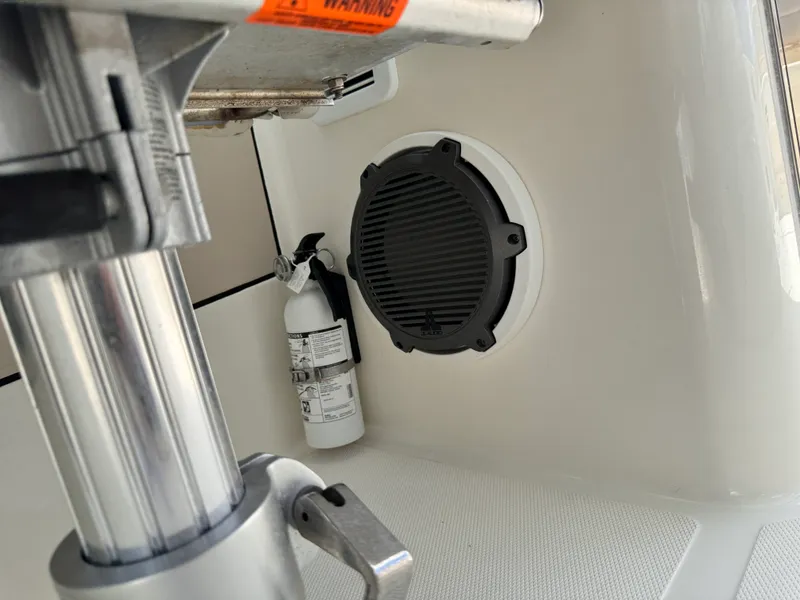 Slide: The Image of Boston Whaler 280 VANTAGE 2022 - 22