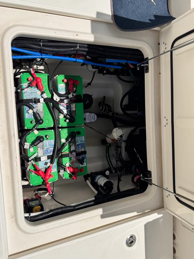 Slide: The Image of Boston Whaler 280 VANTAGE 2022 - 42