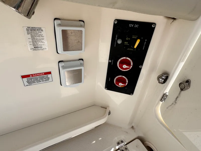 Slide: The Image of Boston Whaler 280 VANTAGE 2022 - 9