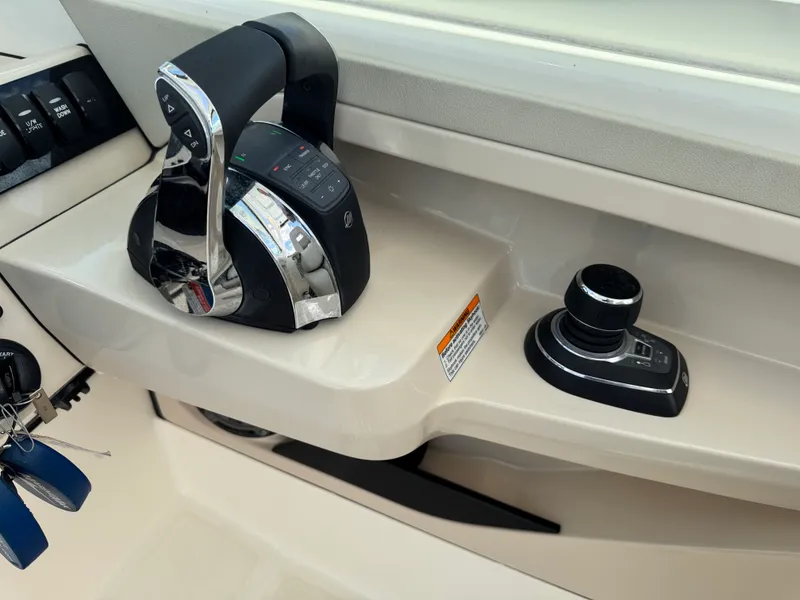 Slide: The Image of Boston Whaler 280 VANTAGE 2022 - 14