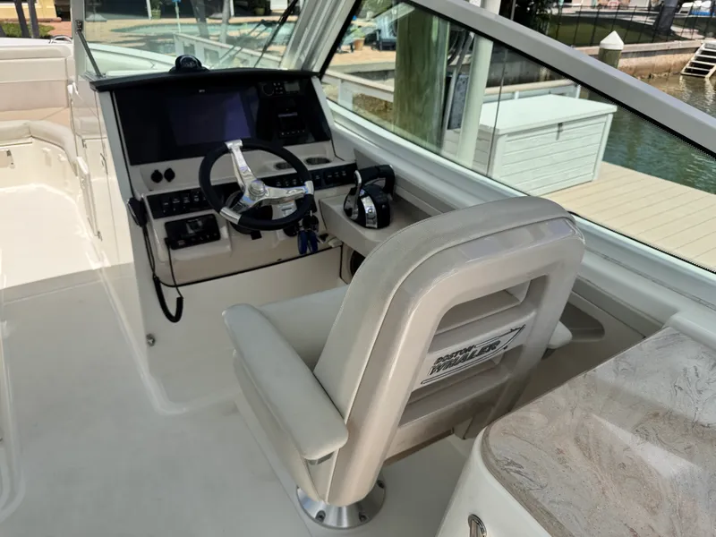 Slide: The Image of Boston Whaler 280 VANTAGE 2022 - 21