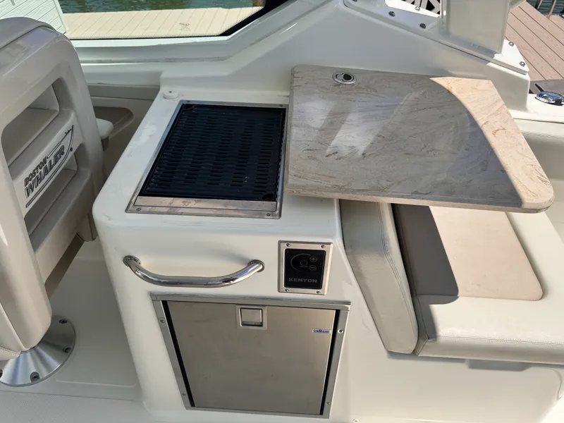 Slide: The Image of Boston Whaler 280 VANTAGE 2022 - 13
