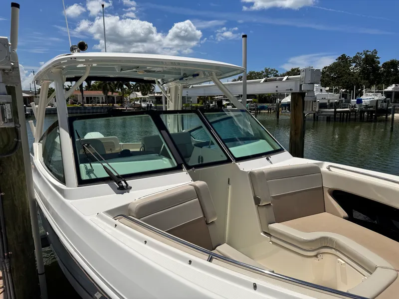 Slide: The Image of Boston Whaler 280 VANTAGE 2022 - 37