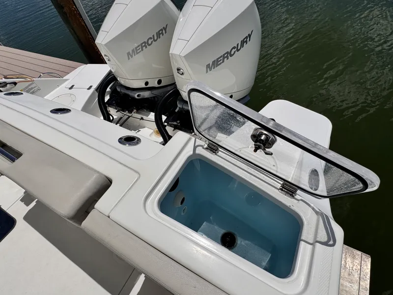 Slide: The Image of Boston Whaler 280 VANTAGE 2022 - 6