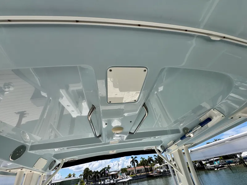 Slide: The Image of Boston Whaler 280 VANTAGE 2022 - 28