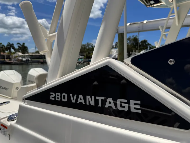 Slide: The Image of Boston Whaler 280 VANTAGE 2022 - 38
