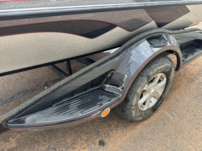 Slide: The Image of Ranger Z100 trailer with damaged fender, 2013 model. - 3
