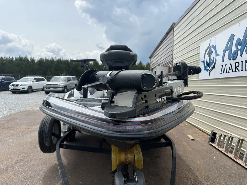 Slide: The Image of 2013 Ranger Z100 Series boat with Minn Kota motor. - 6