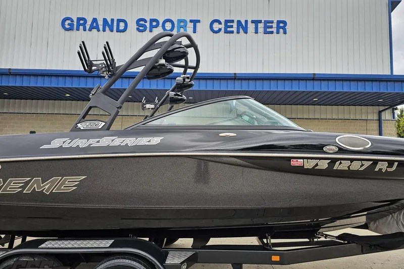 Slide: The Image of 2018 Supreme S226 Surf Series boat at Grand Sport Center. - 3