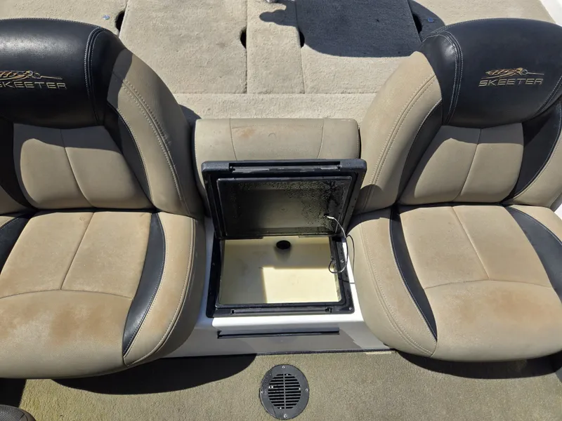 Slide: The Image of Skeeter ZX200 2015 boat seats with open storage compartment. - 13