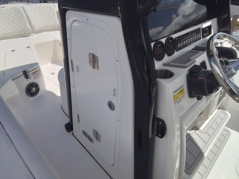 Slide: The Image of SEA FOX BOAT WORKS 228 COMMANDER 2026 - 15