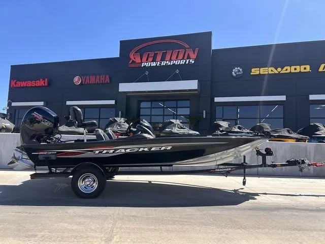 The Image of Tracker Pro Team 195 TXW 2022 - 1