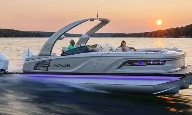 The Image of Avalon Excalibur Elite Windshield 25 FT 2026 - 1
