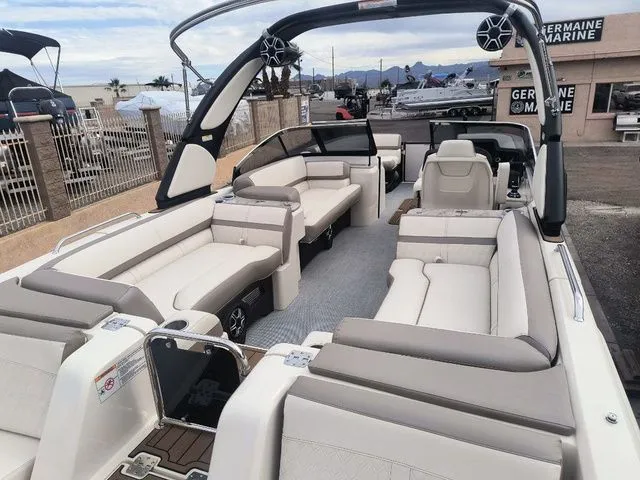 Slide: The Image of Tahoe Grand Tahoe LTD Twin SS 25 FT 2026 - 14