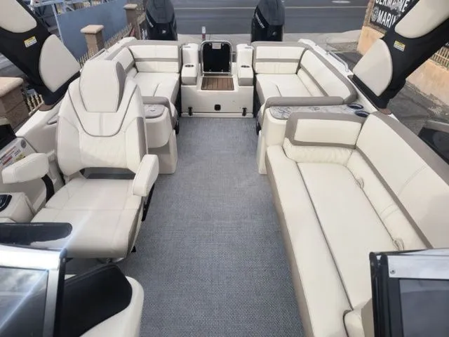 Slide: The Image of Tahoe Grand Tahoe LTD Twin SS 25 FT 2026 - 15