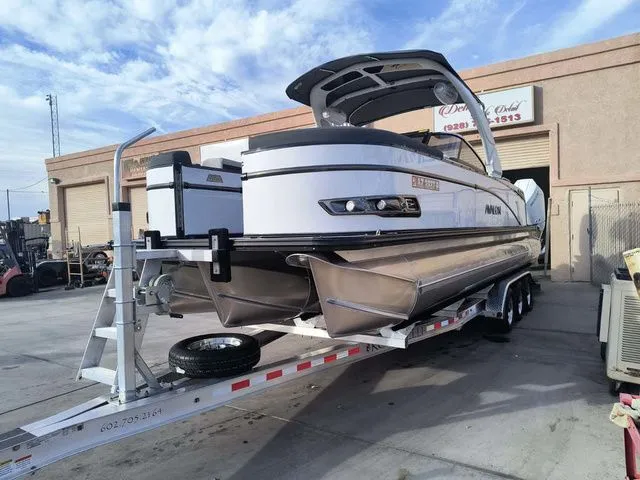 Slide: The Image of Tahoe Grand Tahoe LTD Twin SS 25 FT 2026 - 4