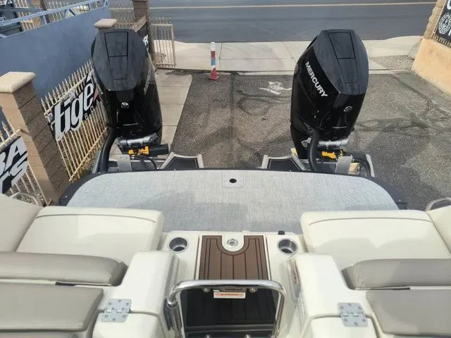 Slide: The Image of Tahoe Grand Tahoe LTD Twin SS 25 FT 2026 - 7