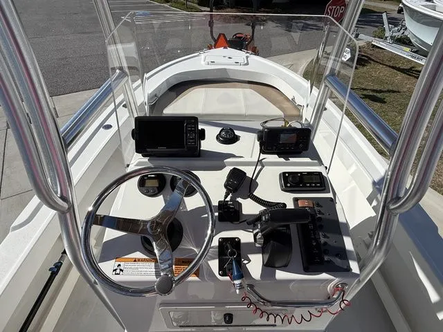 Slide: The Image of Parker Marine 1801 Center Console 2019 - 10