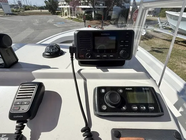Slide: The Image of Parker Marine 1801 Center Console 2019 - 13