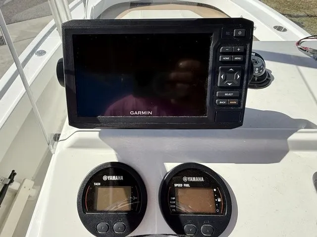 Slide: The Image of Parker Marine 1801 Center Console 2019 - 14