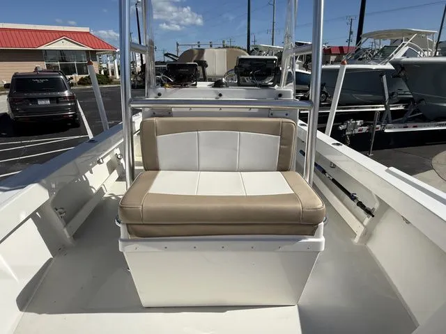 Slide: The Image of Parker Marine 1801 Center Console 2019 - 17