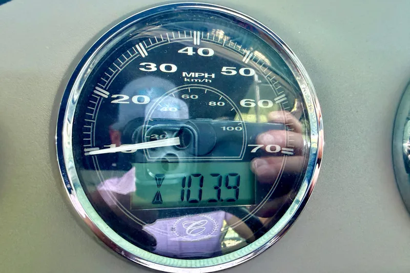 Slide: The Image of Speedometer of 2013 Cobalt 262 boat showing 10.39 MPH. - 20