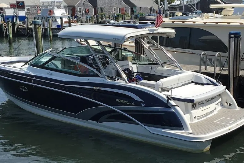 The Image of 2016 Formula 350 Crossover Bowrider docked at harbor. - 0
