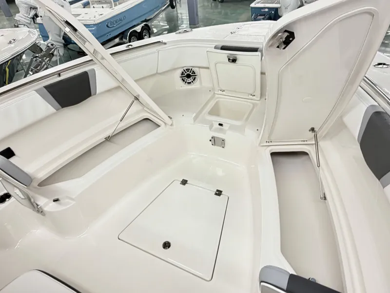 Slide: The Image of Robalo R300 Center Console 2026 - 10