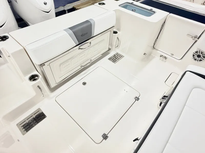 Slide: The Image of Robalo R300 Center Console 2026 - 21
