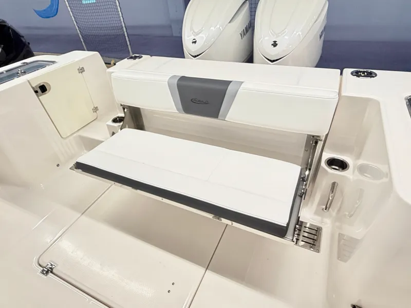 Slide: The Image of Robalo R300 Center Console 2026 - 22