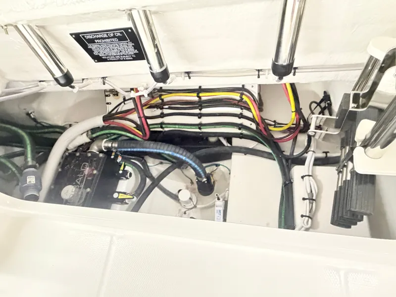 Slide: The Image of Robalo R300 Center Console 2026 - 24
