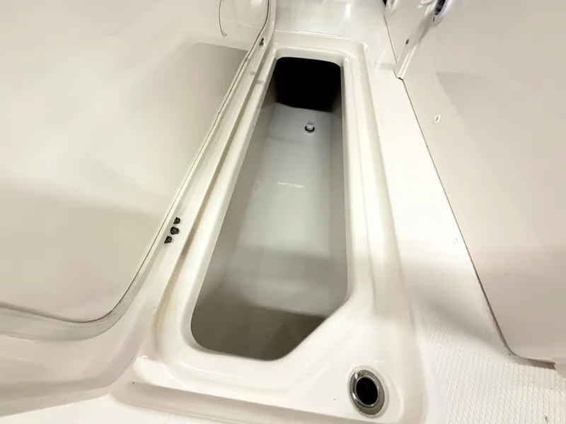 Slide: The Image of Robalo R300 Center Console 2026 - 31