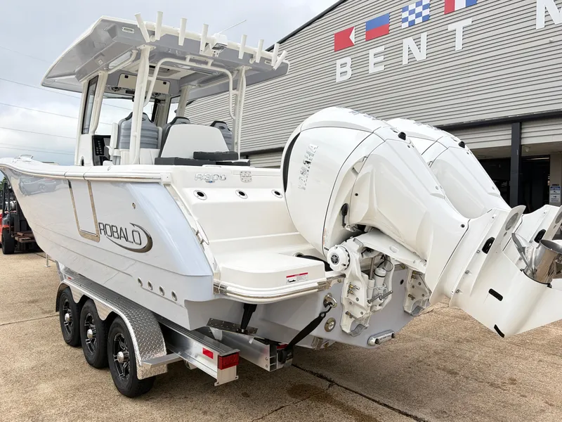 Slide: The Image of Robalo R300 Center Console 2026 - 6