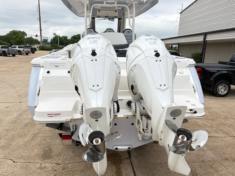 Slide: The Image of Robalo R300 Center Console 2026 - 7