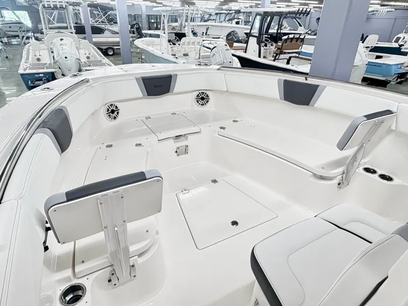 Slide: The Image of Robalo R300 Center Console 2026 - 8