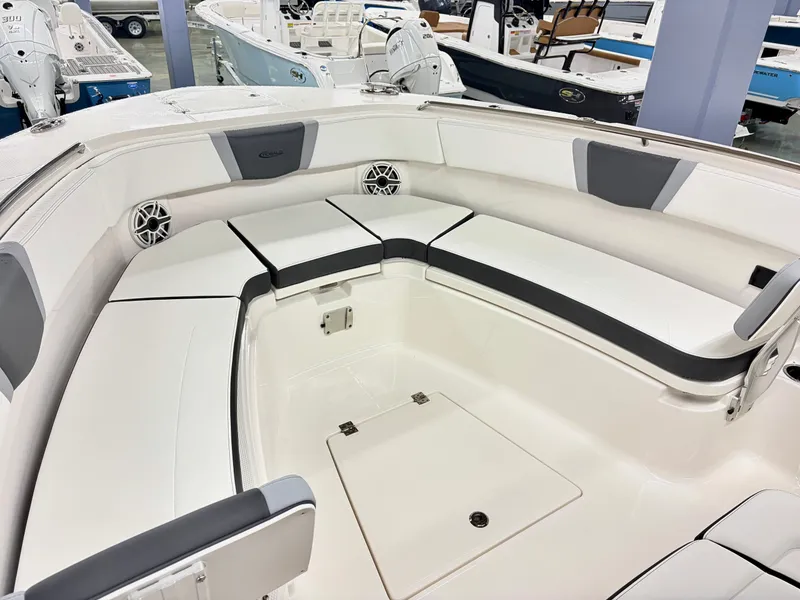 Slide: The Image of Robalo R300 Center Console 2026 - 9