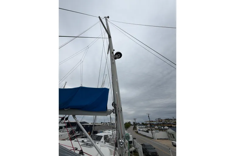 Slide: The Image of Sailboat mast and rigging of 2007 Leopard 46 under cloudy sky. - 46