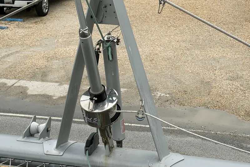 Slide: The Image of Mast and rigging of a 2007 Leopard 46 sailboat in a marina setting. - 50